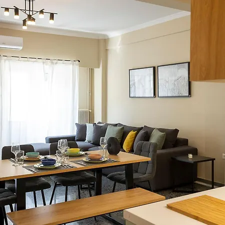 Apartment Spacious 2-bedroom Retreat In The Heart Of