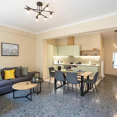Apartment Spacious 2-bedroom Retreat In The Heart Of